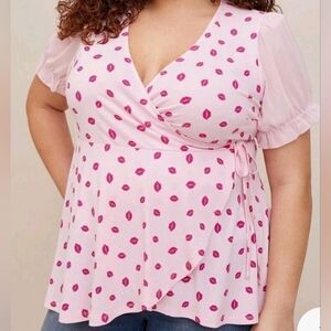 NWT Torrid Womens Blouse  4XL Lips Pink Chiffon Puff Sleeve V-Neck Studio Knit